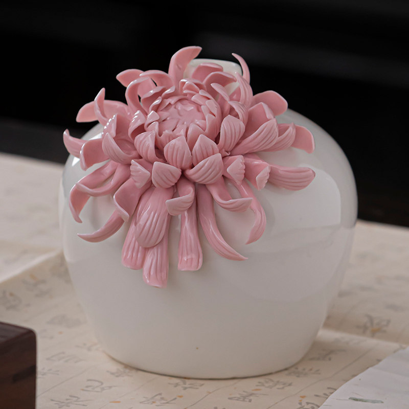 何来瓷陶瓷白瓷手捏花粉色大菊插花干花瓶日用居家瓷摆件桌面花器