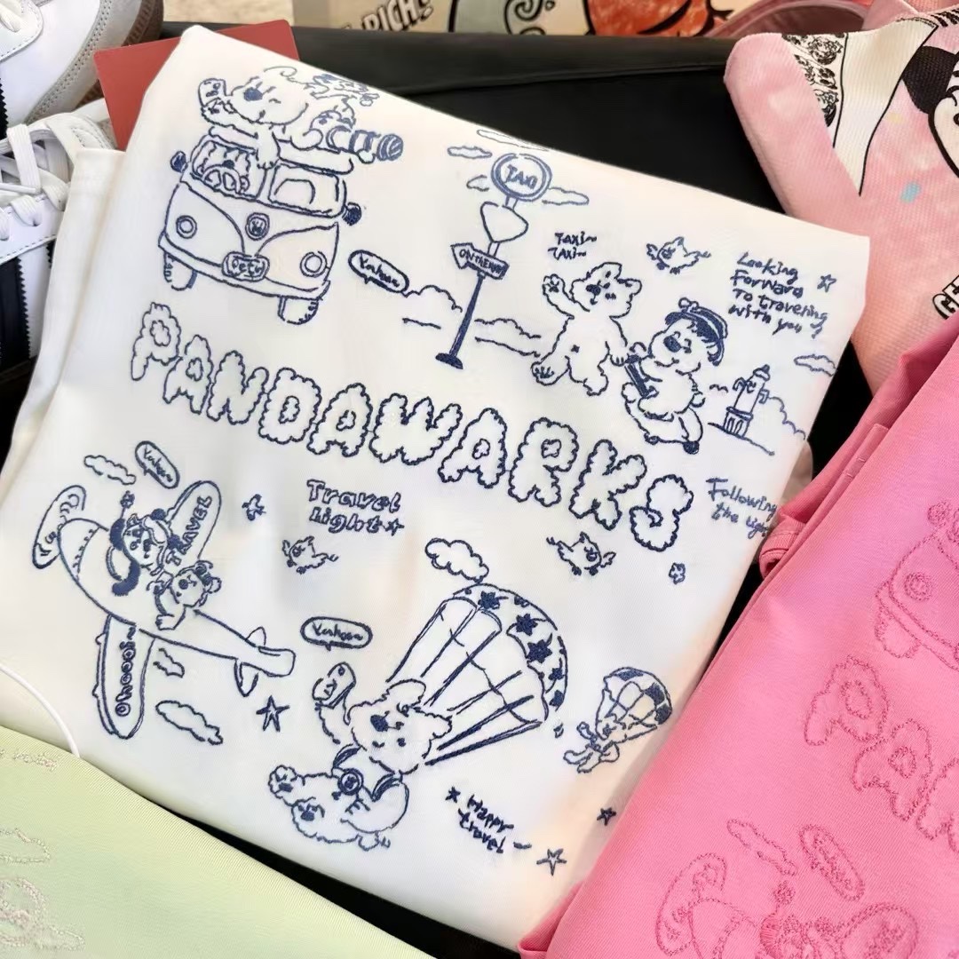 Pandawarks夏「环球旅行刺绣」勾勒刺绣舒适惬意宽松减龄时尚T恤