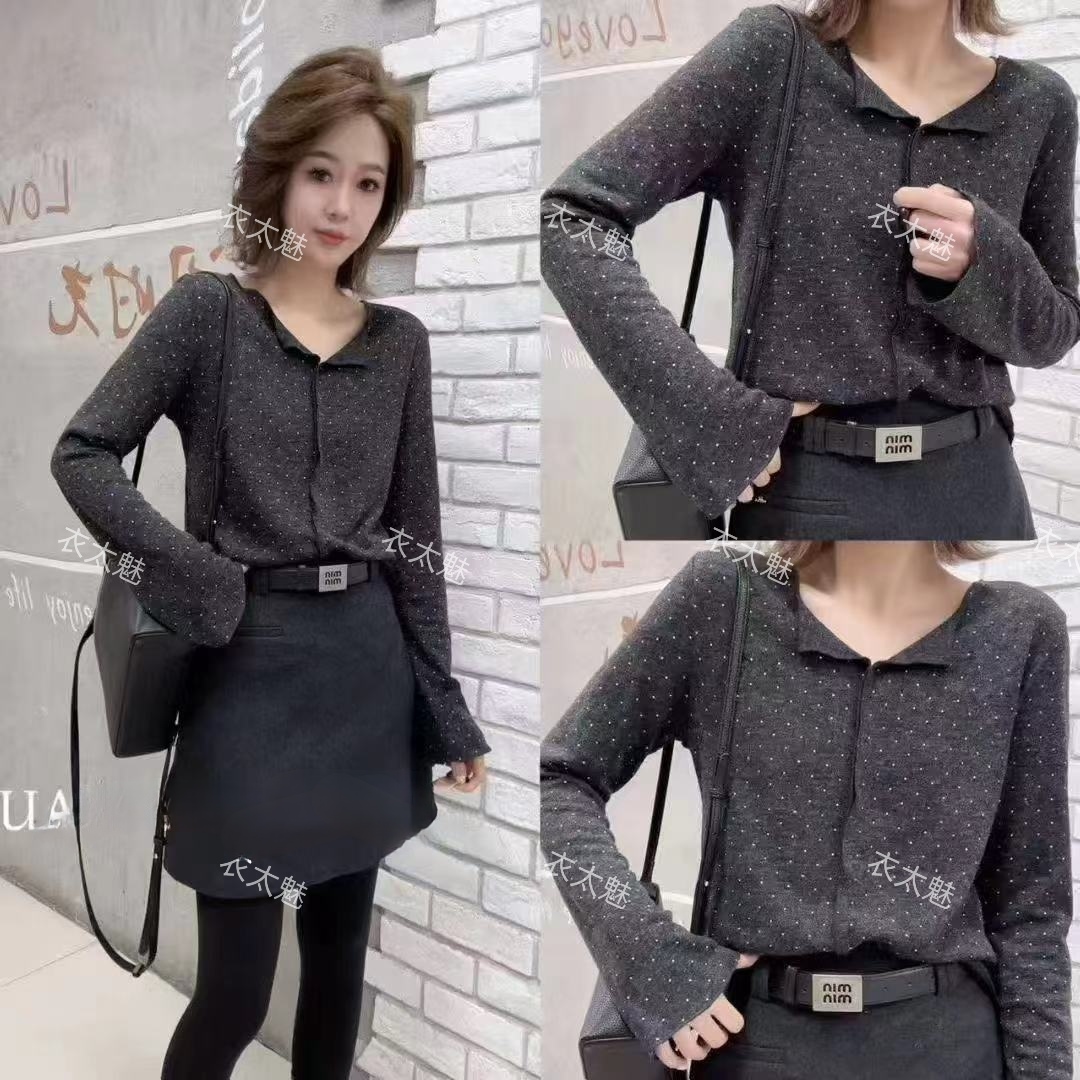 2026早春新款波点图案开叉v领百搭弹力长袖打底衫女装T恤衫遮肉