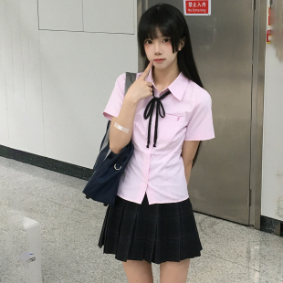 花千猪新品 小奈中短袖衬衫 学院风收腰款条纹短袖jk制服刺绣上衣