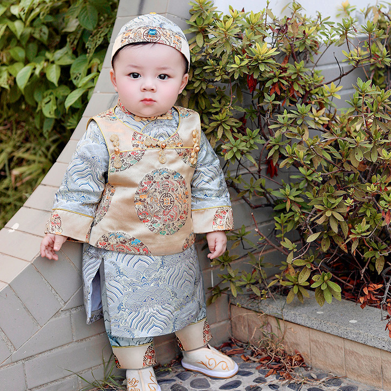 周岁礼服男宝宝春秋新款唐装婴儿抓周衣服中式礼服高级定制喵小姐属于什么档次？
