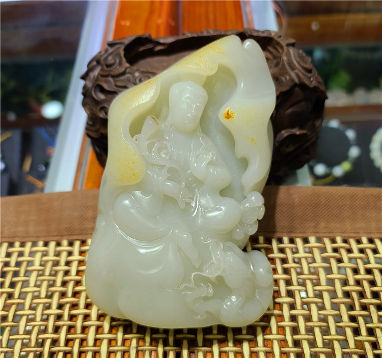 白玉 籽料洒金皮  降龙观音 摆件 ld11001