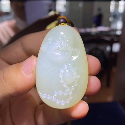 新疆和田白玉籽料清水皮佛