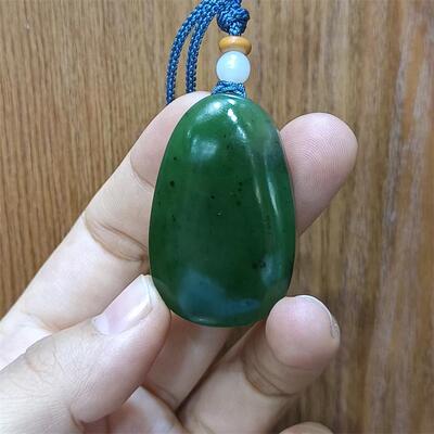 新疆和田碧玉籽料平安无事牌吊坠