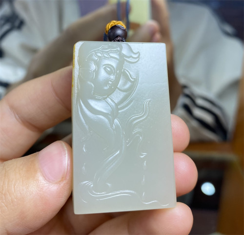 小石头和田玉挂件籽料