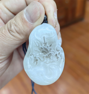 小石头和田玉羊脂白玉籽料挂件