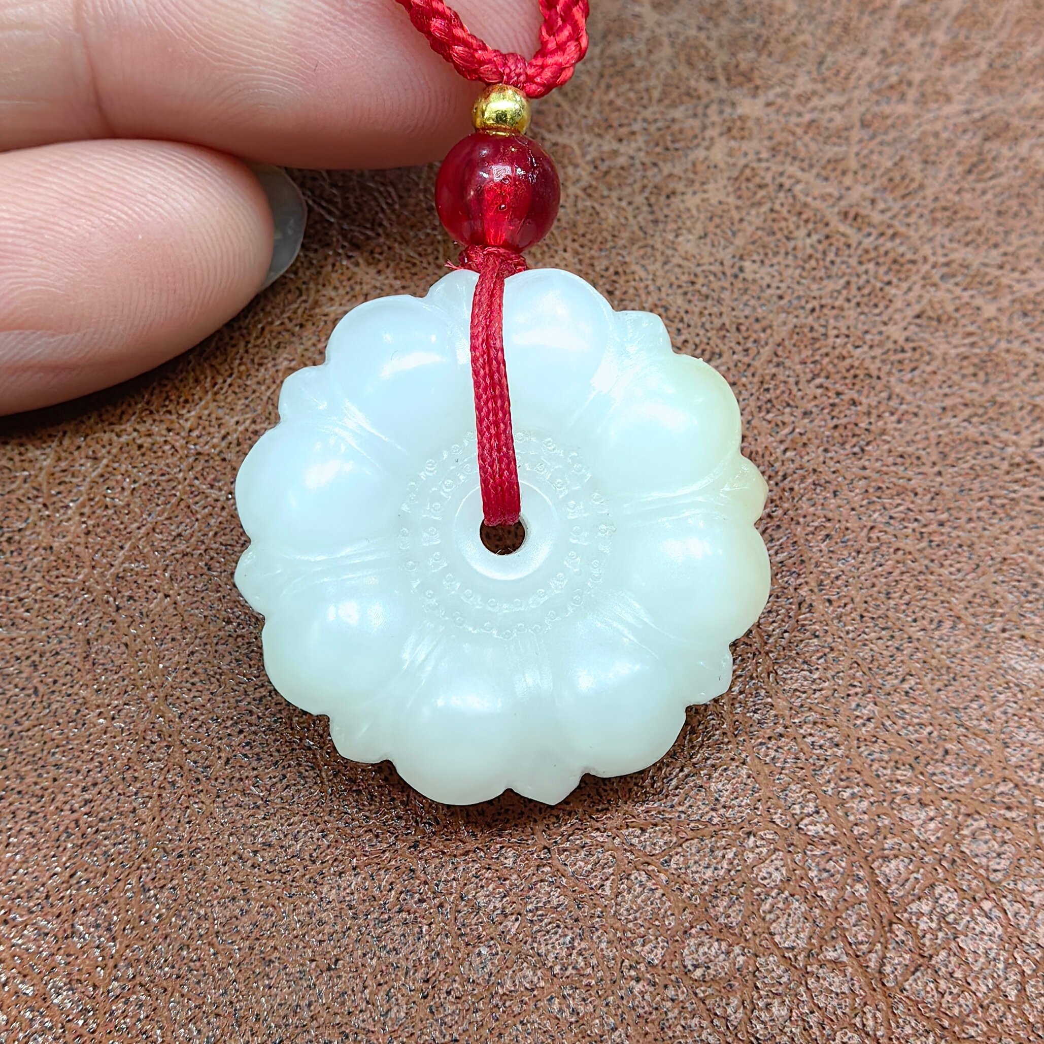 新缰和田玉羊脂白玉籽料白莲花挂件  吊坠   小石头和田玉