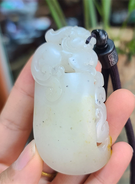 新疆和田青花籽料把件府上有龙ld05088  W