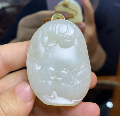 小石头和田玉挂件籽料
