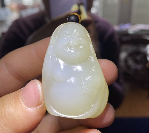 小石头和田玉挂件籽料