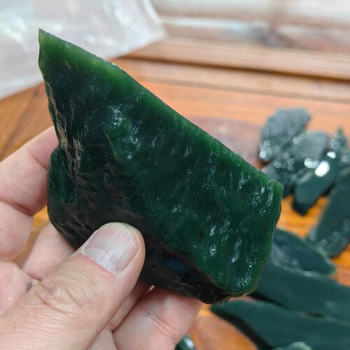 戈壁玉碧玉籽料私家定做，菠菜绿的颜色冰底的玉质W