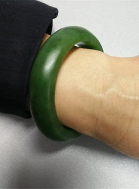 私家定做和田手镯带皮碧玉籽料