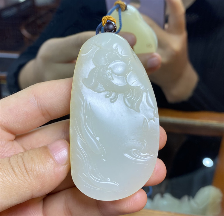 新疆和田玉一级白玉籽料超老熟细腻油润 莲莲有鱼荷花挂件xx04006