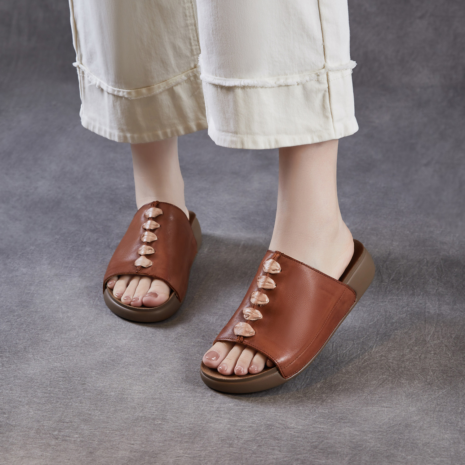 2026夏季新款头层牛皮一字凉拖鞋牛筋平底防滑真皮拖鞋女纳帕纹