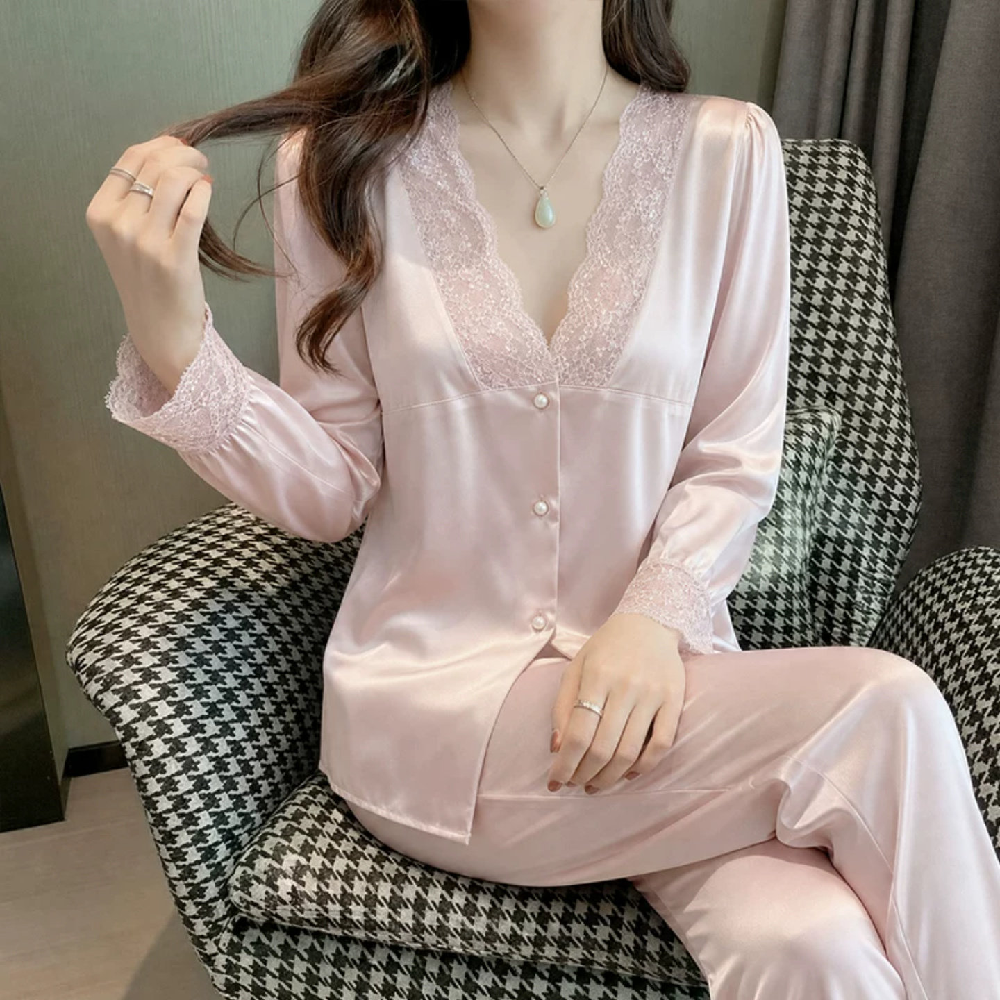真丝法式蕾丝V领睡衣套装女款