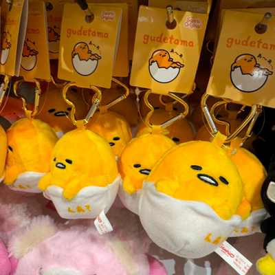 日本三丽鸥正品gudetama爱心钥匙扣链懒蛋蛋毛绒小挂件公仔蛋黄哥
