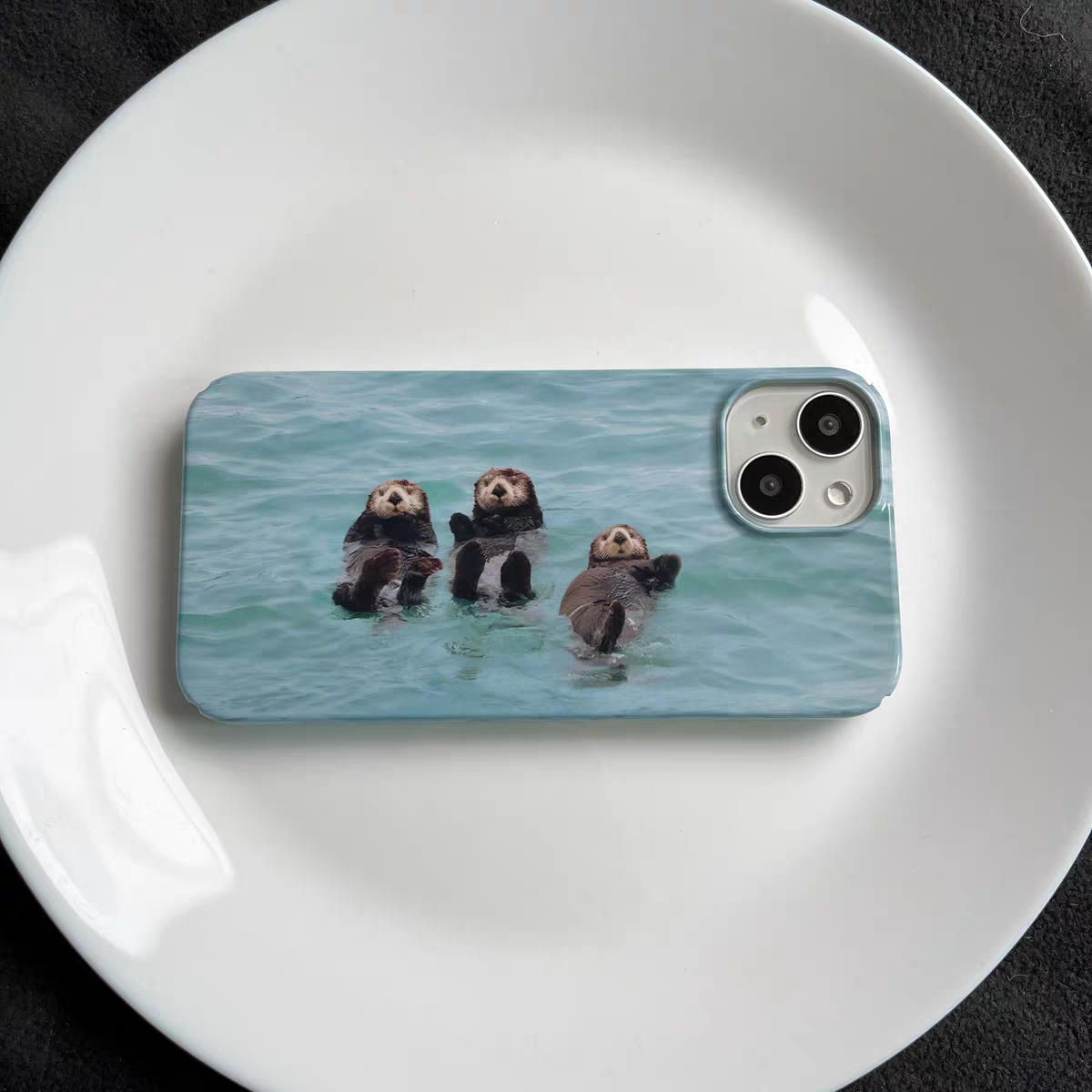 原创ins小众可爱海獭用于苹果15promax手机壳iPhone13菲林11高级感12华为mate60小米14plus个性创意新款艺术