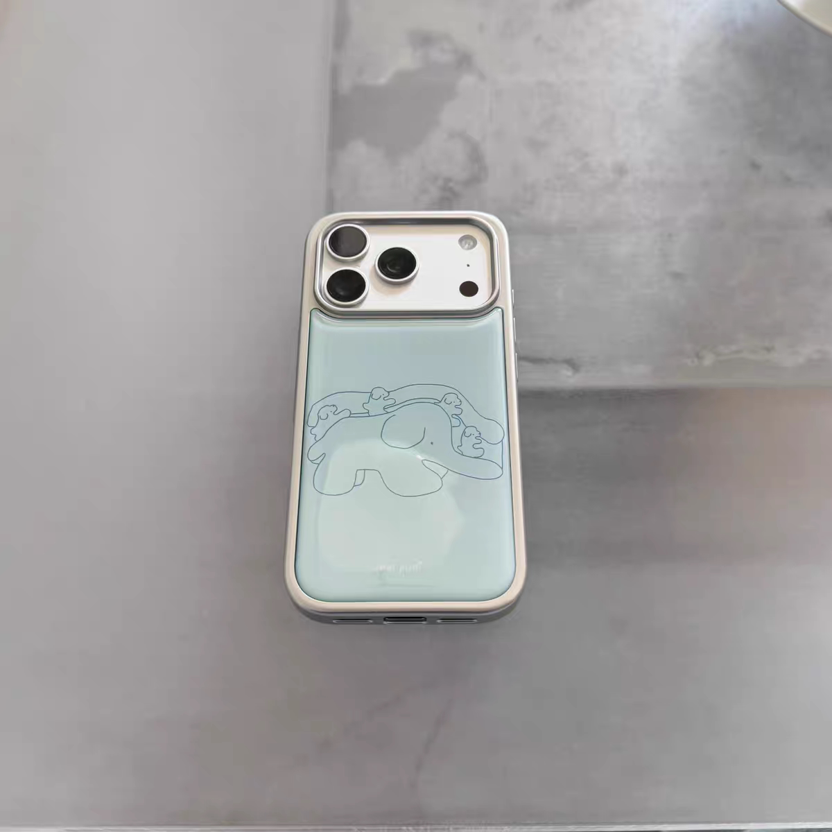 ins风可爱滑梯狗狗银边适用苹果17promax滴胶手机壳iphone16pro新款13女14pro创意15pro全包防摔手机套高级感