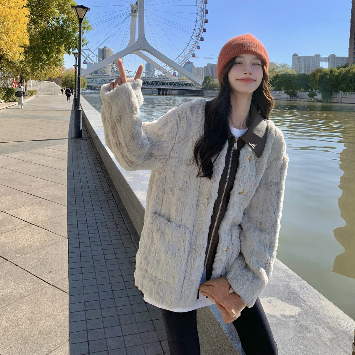 灰色小香风羊羔毛外套女秋冬2024新款高级感加厚皮毛一体毛绒棉衣,女装短外套,浙宝115