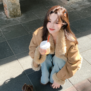 卡其色皮毛一体外套女2025冬季新款高级感超好看加厚加绒机车棉服图片