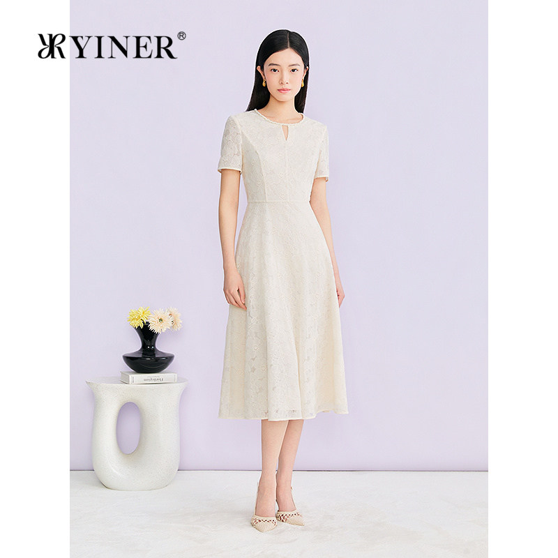 YINER音儿专选2026夏季新款时尚优雅圆领肌理感蕾丝收腰A摆连衣裙