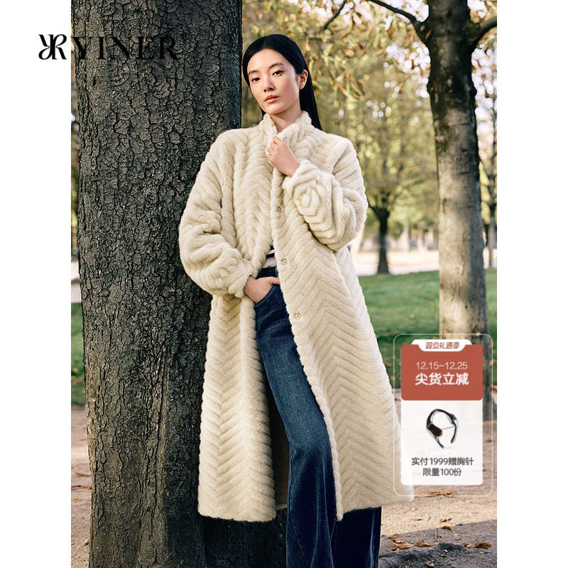YINER音儿专选2025冬季新款法式摩登人字纹灯笼袖环保皮草外
