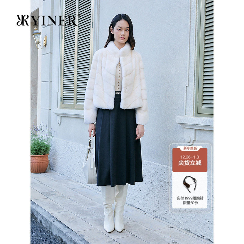 YINER音儿专选女装冬季优雅奢感短款保暖立领水貂毛皮草外套