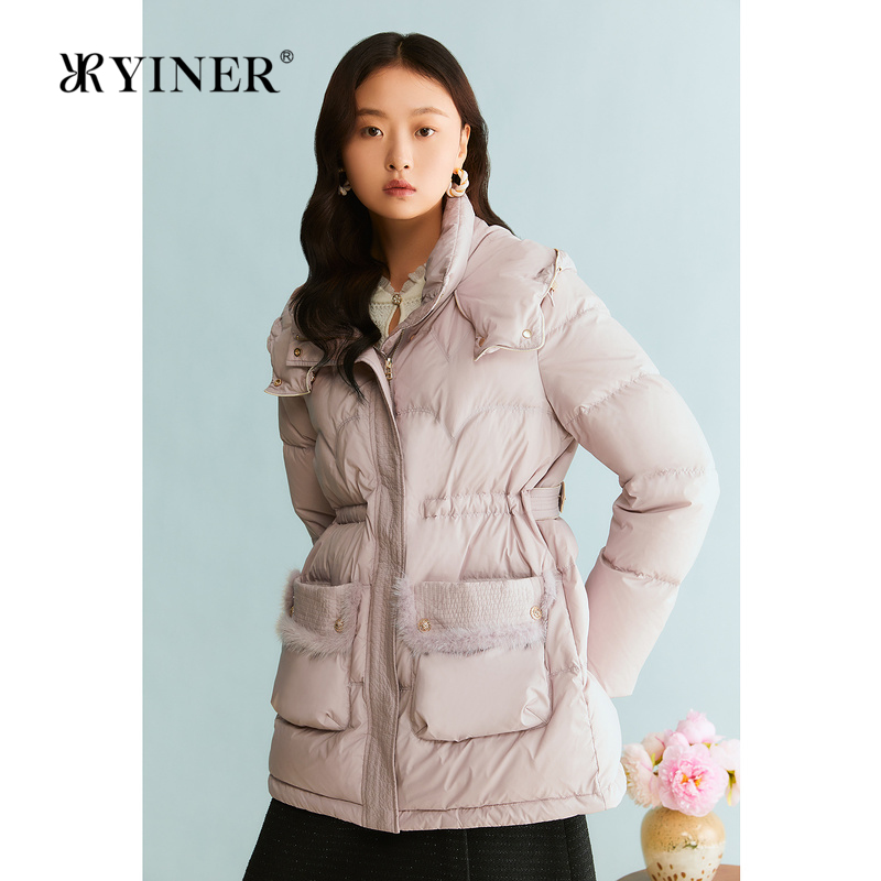 YINER音儿专选女装冬季轻盈保暖水貂毛装饰拼接口袋连帽羽绒服