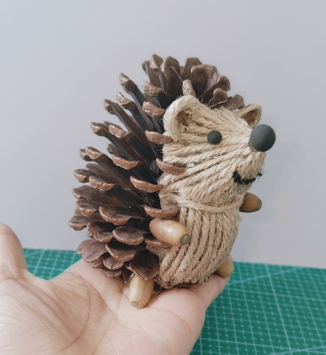 松果刺猬幼儿园儿童手工diy材料包成品环创树枝摆件吊饰自然手工