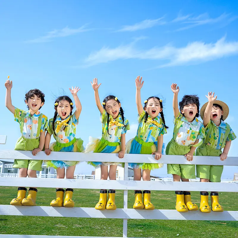 校服套装小学生夏季运动服幼儿园园服六一儿童演出服彩虹色毕业照