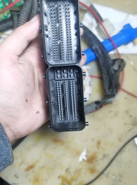 S01000-3823351A玉柴国六发动机DCM7.24ECU控制器德尔福针脚座