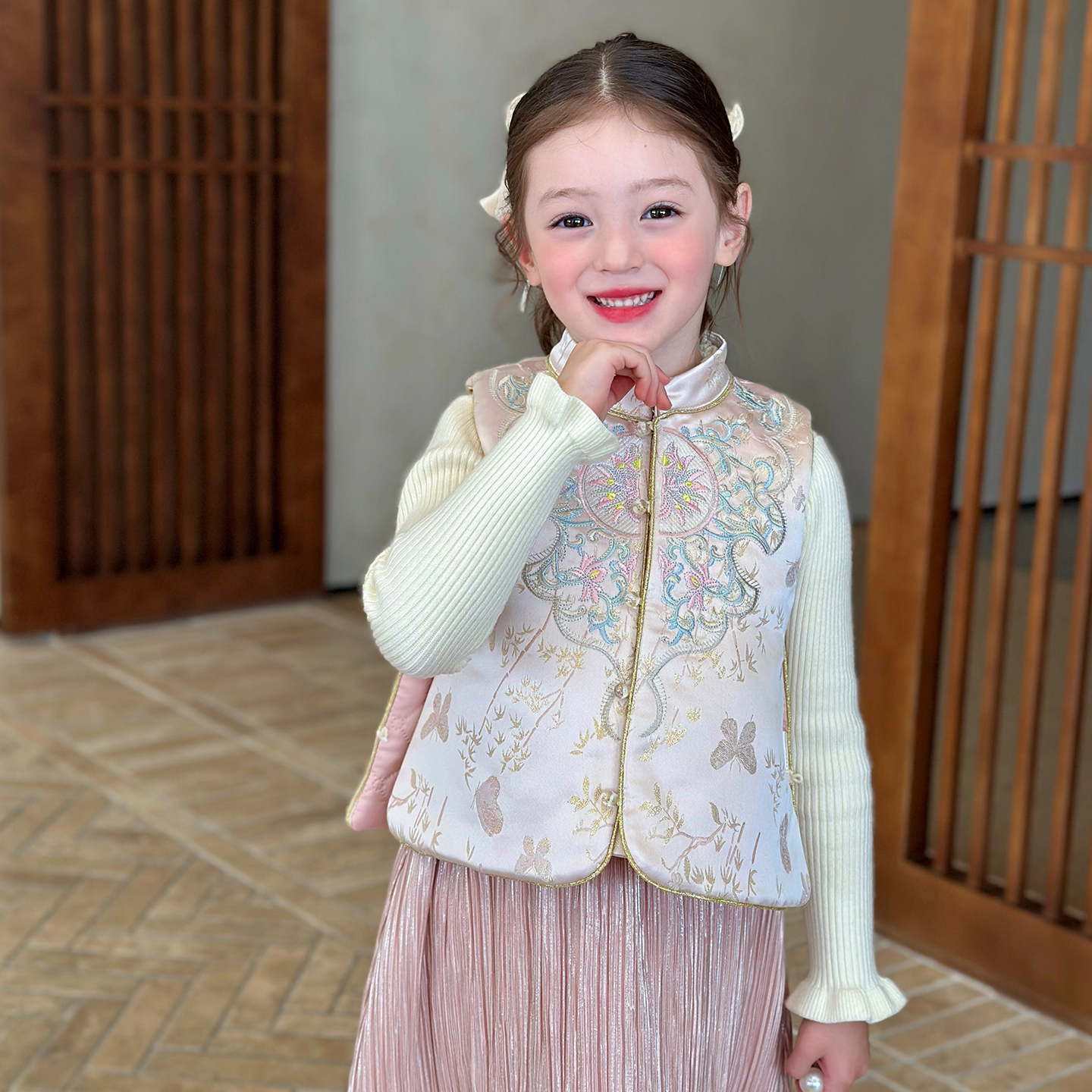 栀了成长记女童国风刺绣夹棉马甲