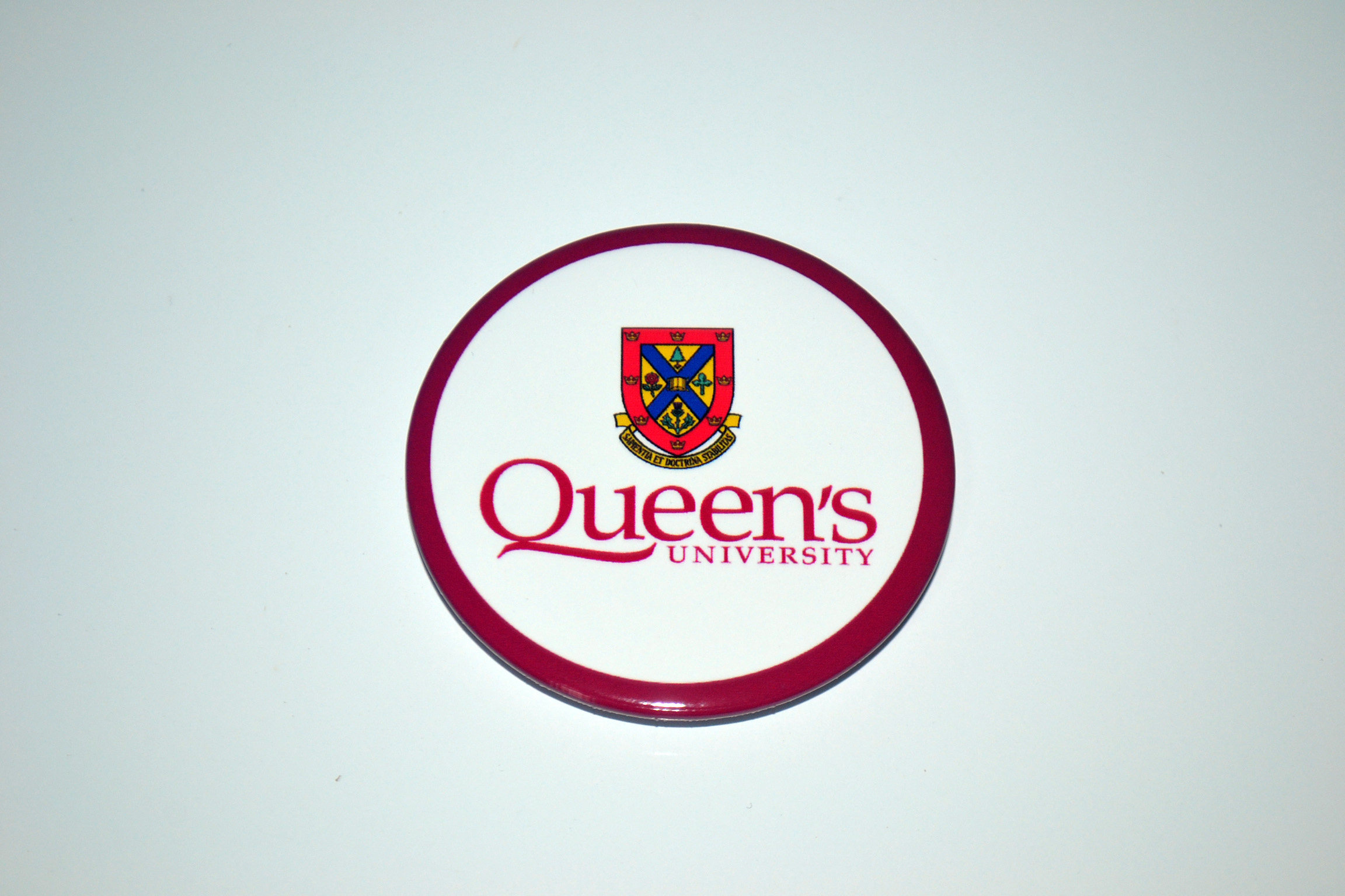 世界名校周边 皇后大学 徽章胸针胸章冰箱贴启瓶器 现货可定制