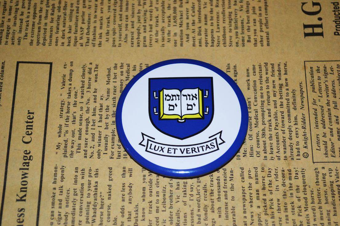 文化周边 世界名校校徽 耶鲁大学 徽章胸章胸针冰箱贴 可做成贴纸