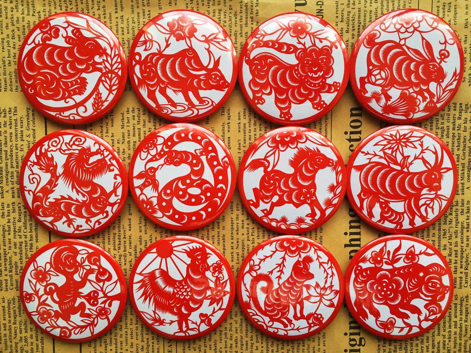 中国风个性潮流周边 十二生肖剪纸造型 徽章胸章冰箱贴贴纸可定制