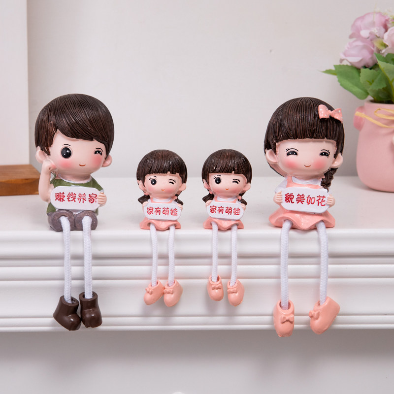 创意家居饰品树脂摆件卡通可爱家居搁板摆件儿童一家四口吊脚娃娃