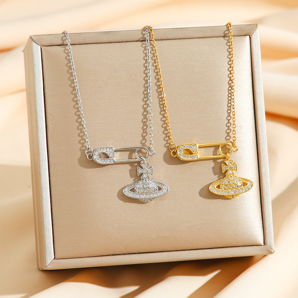 欧美跨境时尚微镶满钻土星别针钛钢项链女轻奢风设计感星球锁骨链