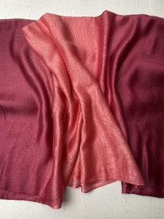 渐变色大围巾 长度200厘米 宽度85厘米 15%桑蚕丝85%莫代尔