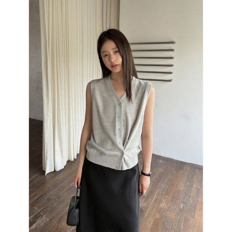 TG 周末出街 简约羊毛混纺V领系扣无袖背心针织开衫2026春款26584