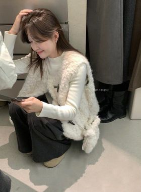 【MISS密思】百搭牛角扣毛绒绒保暖皮毛一体马甲(配小包包)W6936