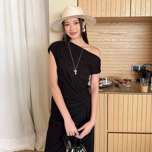 ELSISSI高级感天丝露肩短袖t恤女夏2026新款设计感一字肩收腰上衣