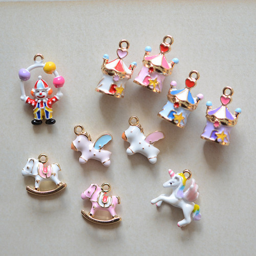 HJ49 马戏团飞马独角兽房子小丑高品质精致小挂件吊坠饰品配件1个