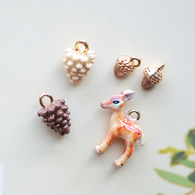 HJ42 立体迷你松果榛子梅花鹿 高品质精致小挂件吊坠饰品配件 1个