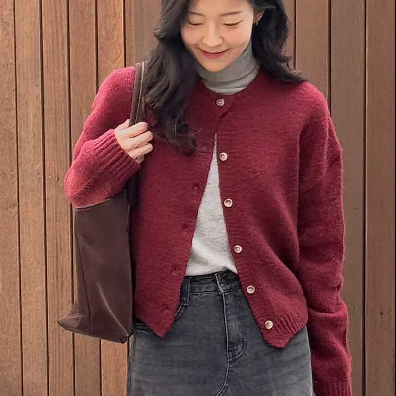 韩国代购大码女装2025靓丽夏装新款圆领系扣时尚短款多色针织开衫