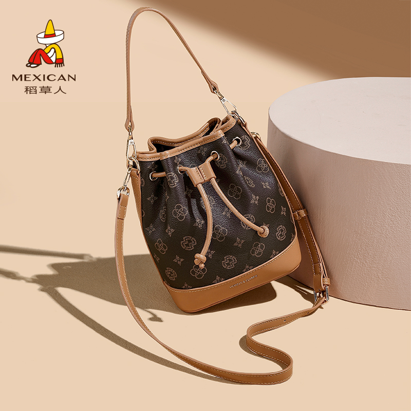 稻草人时尚抽绳撞色老花水桶包