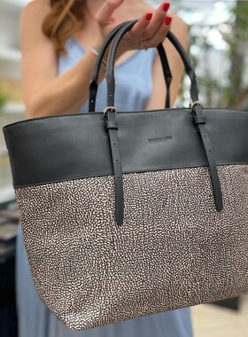 通勤也能背出时髦感~~~斑鸠纹印花尼龙布拼接牛皮多用公文包三色