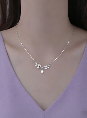 简约轻奢月桂女神铜质十字锁骨链