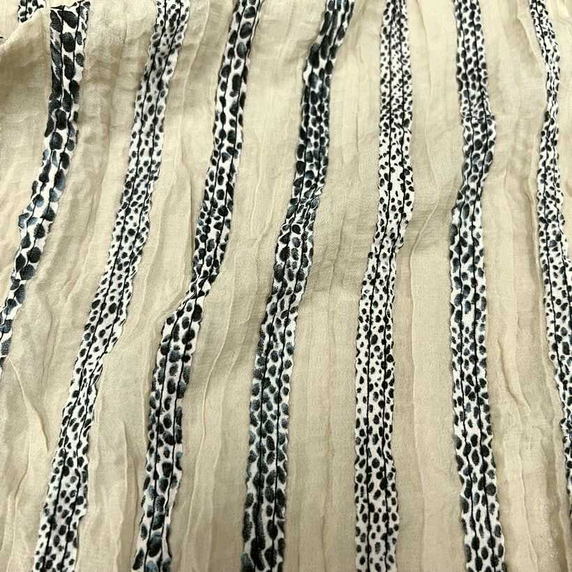 米色贴花竖条化纤面料半身裙豹纹