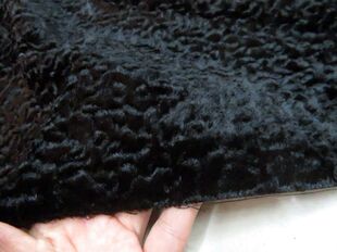 涤棉面料 秋冬加厚奢华纯黑色凹凸水波纹提花顺毛感混纺时装布料