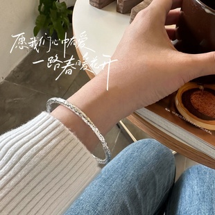 鑫葆康珠宝轻奢足银9999手工锤纹手镯亮面开口圆棍银镯纯银可调节